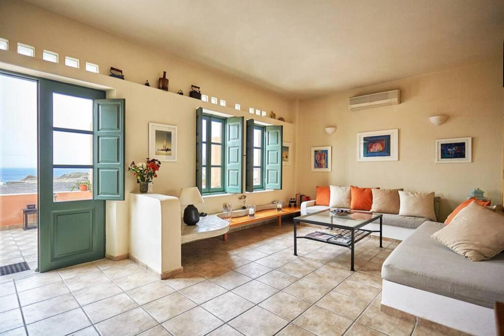 Summer House In Santorini Ferienhaus